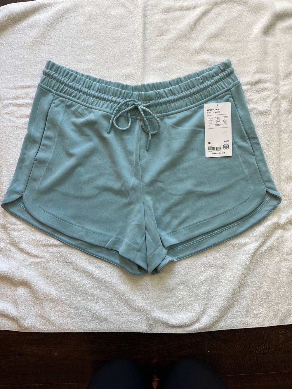 🆕 Athleta Seasoft Shorts in Light Teal, size L